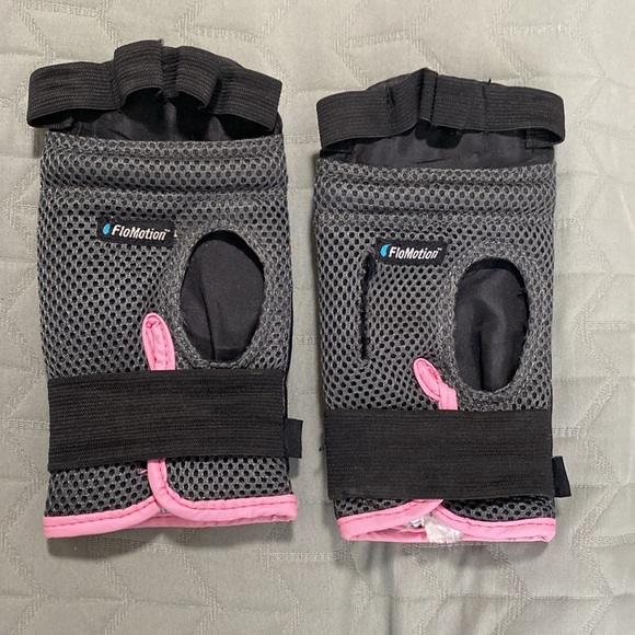 Century Flomotion  gloves - Picture 2 of 3